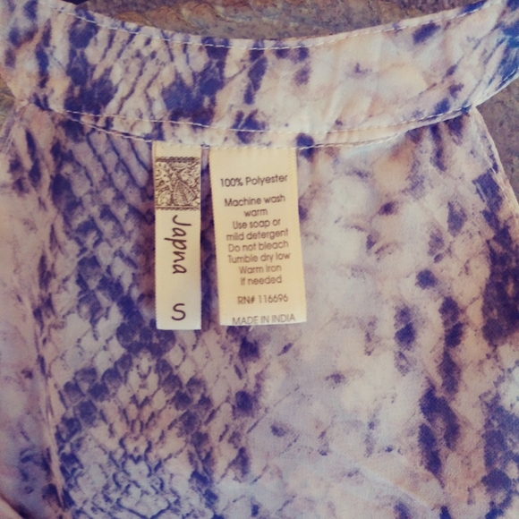 White and Gray Blouse, Small. Great Condition. - Picture 9 of 9